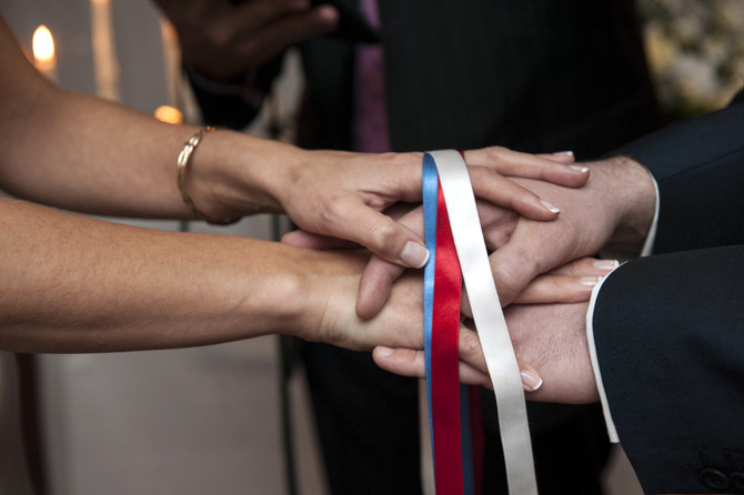 hand tie ceremony photo ribbons
